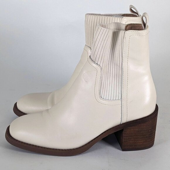 Steve Madden off white/cream ankle boots. Size 8, slight heels for comfort - Picture 1 of 6